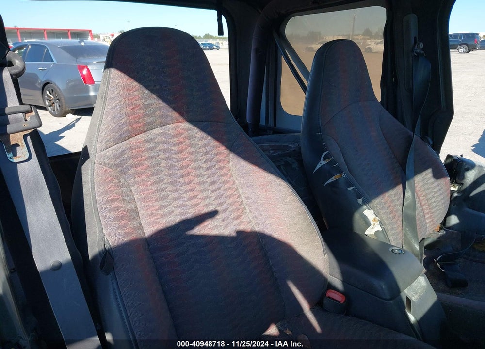 2000 JEEP WRANGLER SE VIN: 1J4FA29P9YP750867