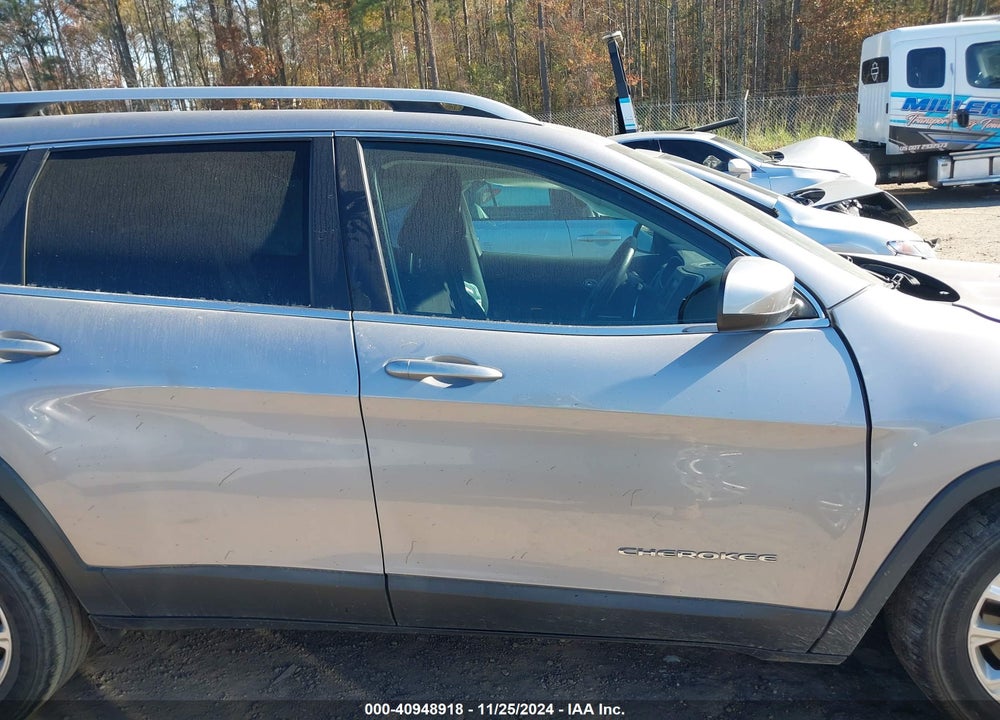 2019 JEEP CHEROKEE LATITUDE VIN: 1C4PJLCB9KD365900