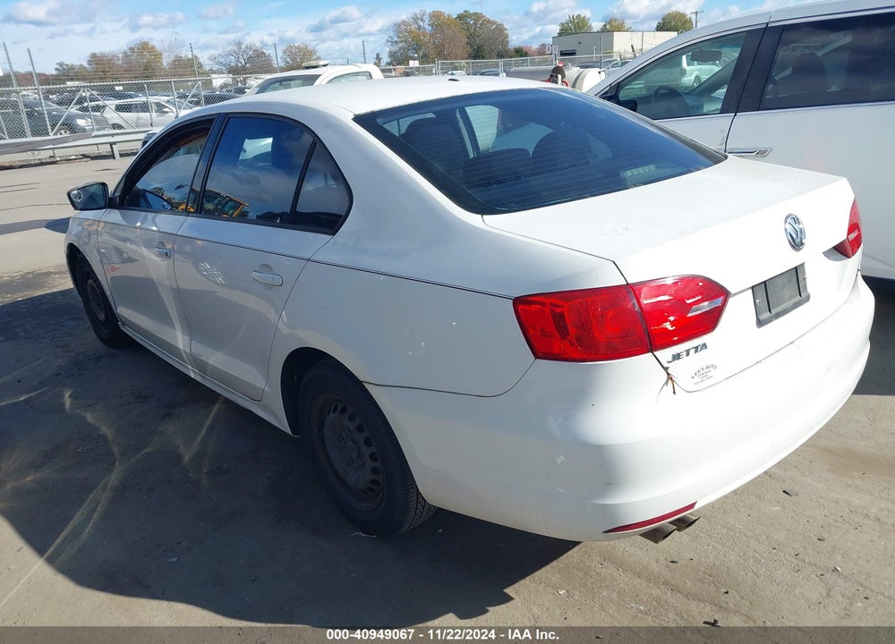 2011 VOLKSWAGEN JETTA 2.0L S VIN: 3VW2K7AJ8BM332638