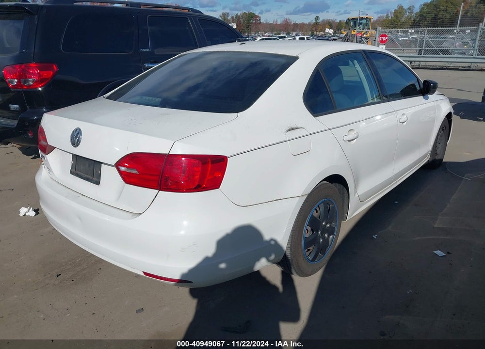2011 VOLKSWAGEN JETTA 2.0L S VIN: 3VW2K7AJ8BM332638