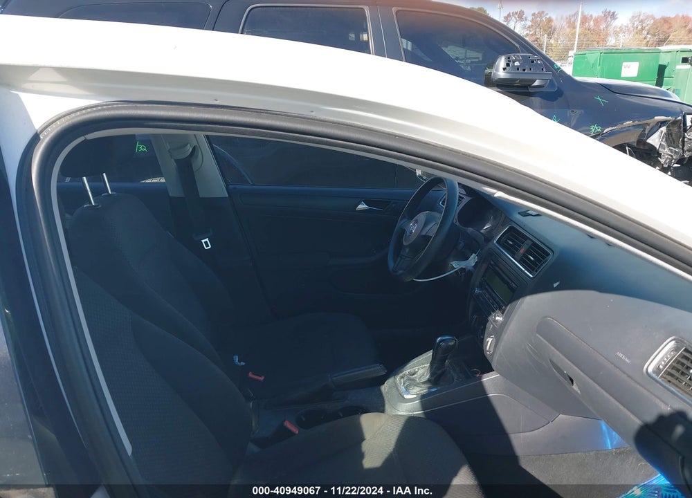 2011 VOLKSWAGEN JETTA 2.0L S VIN: 3VW2K7AJ8BM332638