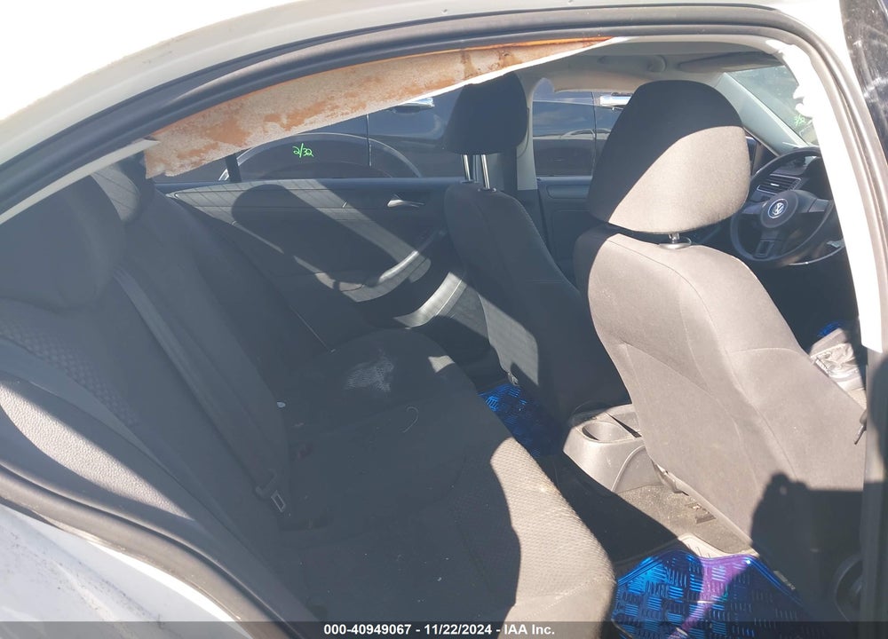 2011 VOLKSWAGEN JETTA 2.0L S VIN: 3VW2K7AJ8BM332638