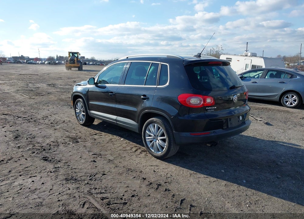 2011 VOLKSWAGEN TIGUAN SE VIN: WVGBV7AX2BW547877