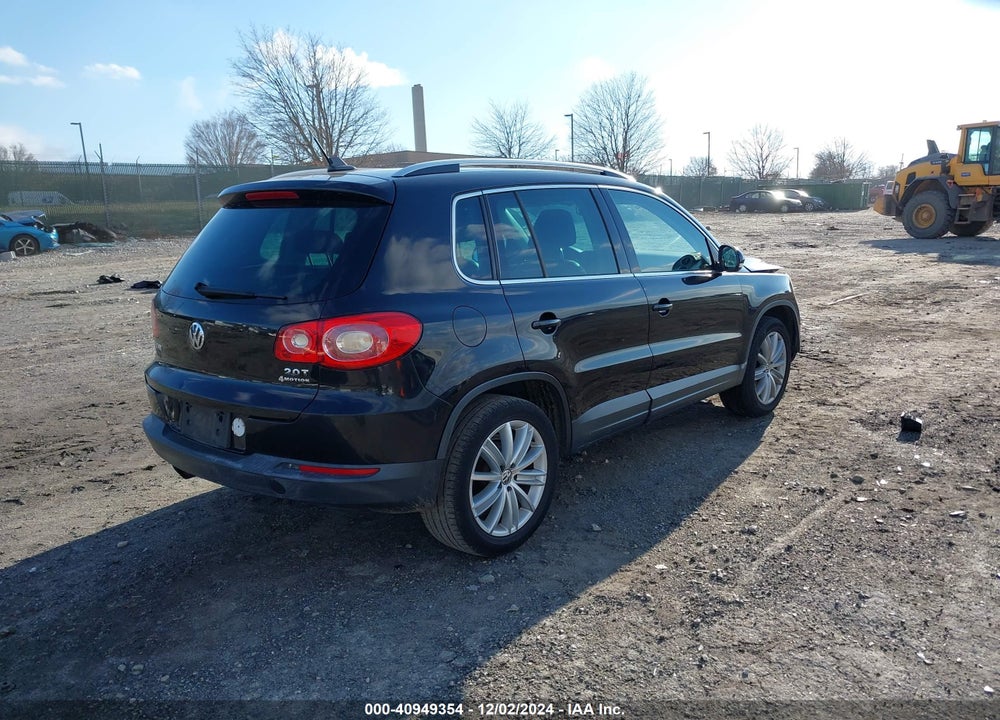 2011 VOLKSWAGEN TIGUAN SE VIN: WVGBV7AX2BW547877
