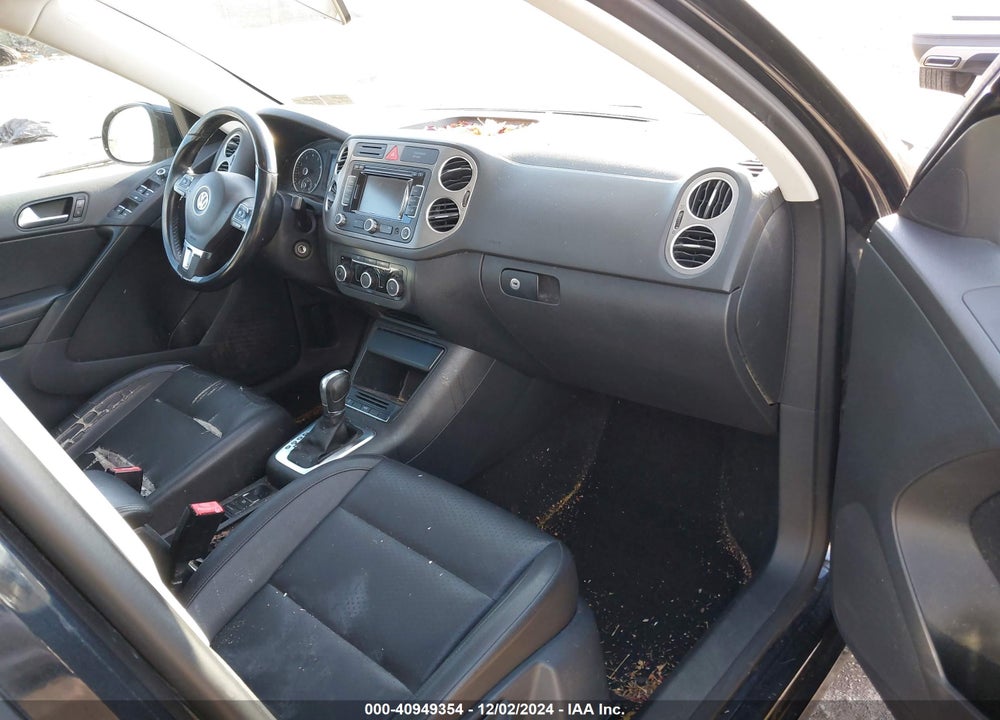2011 VOLKSWAGEN TIGUAN SE VIN: WVGBV7AX2BW547877