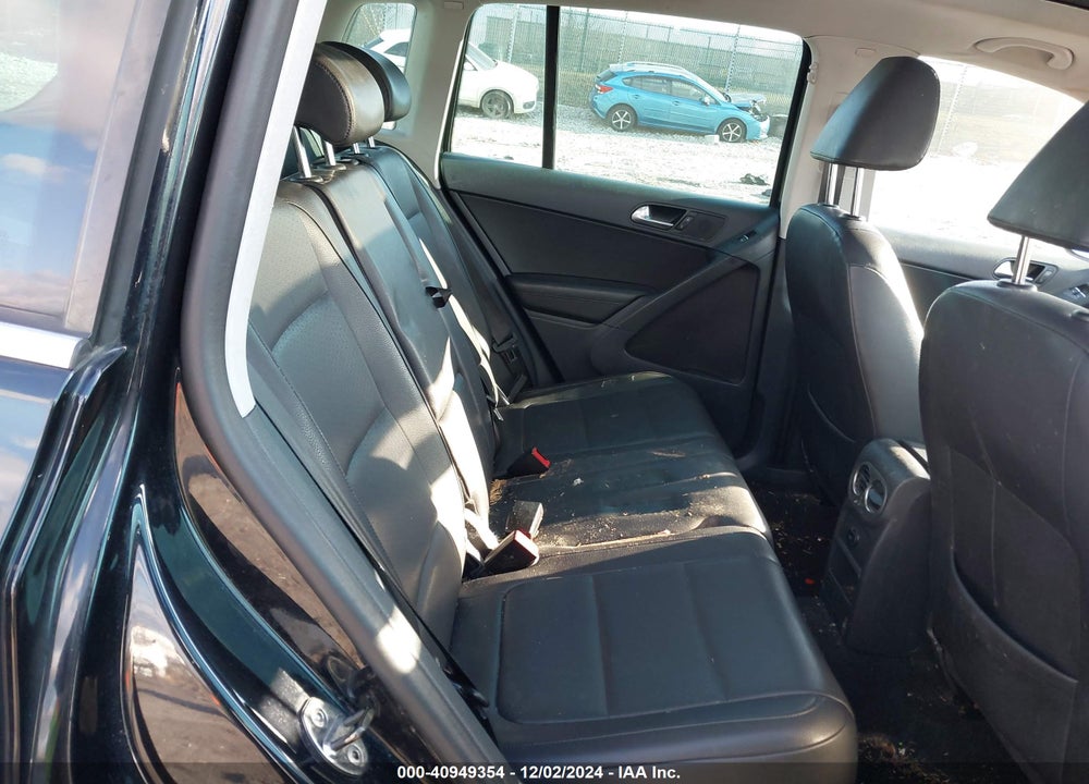 2011 VOLKSWAGEN TIGUAN SE VIN: WVGBV7AX2BW547877