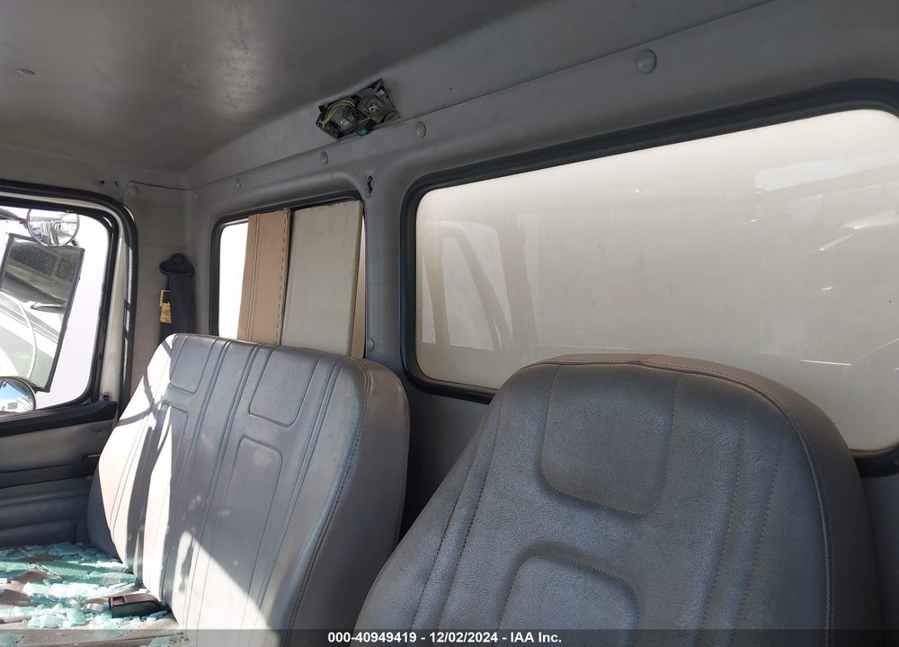 2002 FREIGHTLINER FL70 FL70 VIN: 1FVABSAK42HK06733