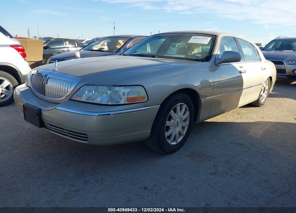 2008 LINCOLN TOWN CAR SIGNATURE LIMITED VIN: 2LNHM82V18X640760