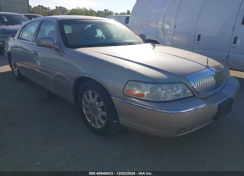 2008 LINCOLN TOWN CAR SIGNATURE LIMITED VIN: 2LNHM82V18X640760