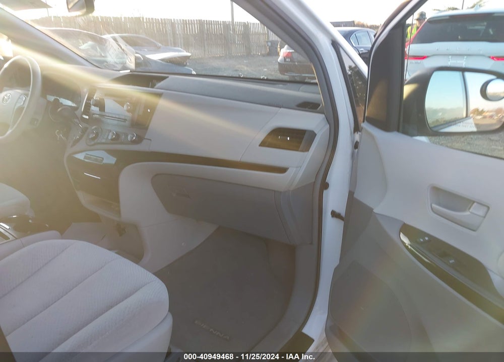 2011 TOYOTA SIENNA LE V6 VIN: 5TDKK3DC1BS047823