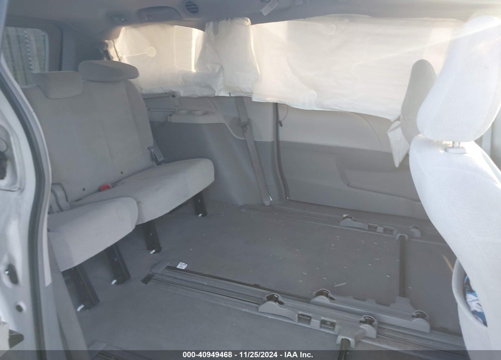 2011 TOYOTA SIENNA LE V6 VIN: 5TDKK3DC1BS047823