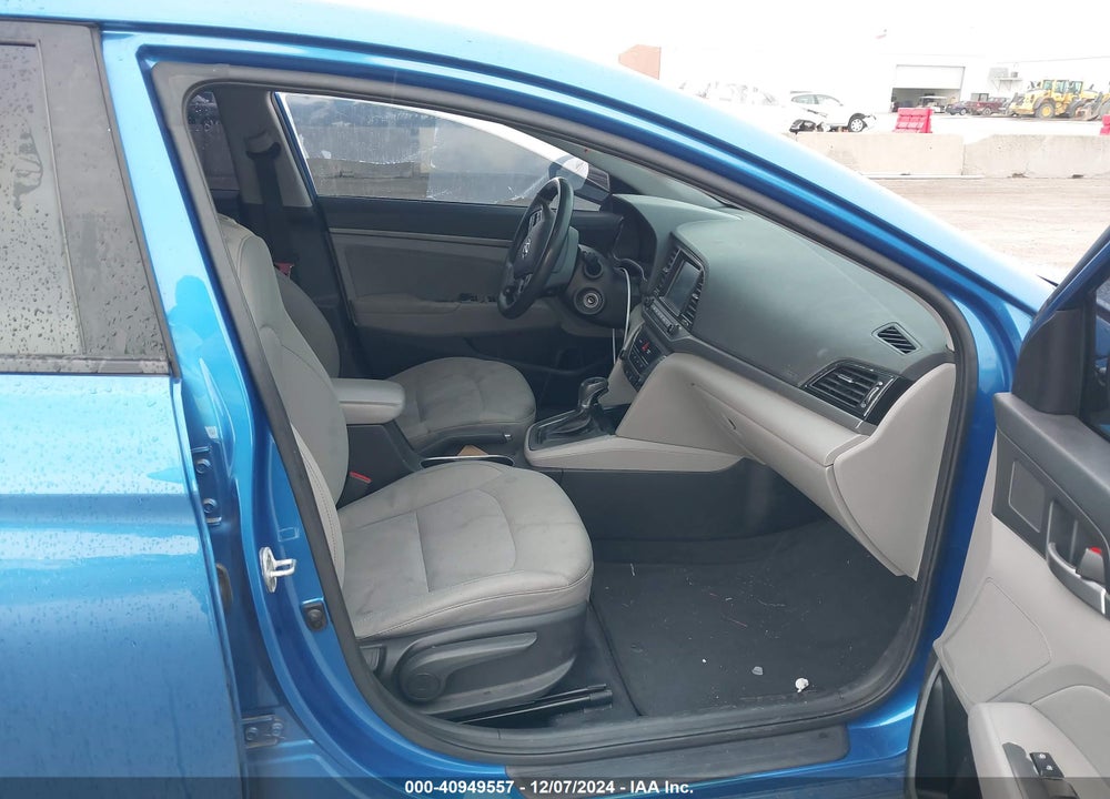 2017 HYUNDAI ELANTRA VIN: 5NPD84LF9HH007318