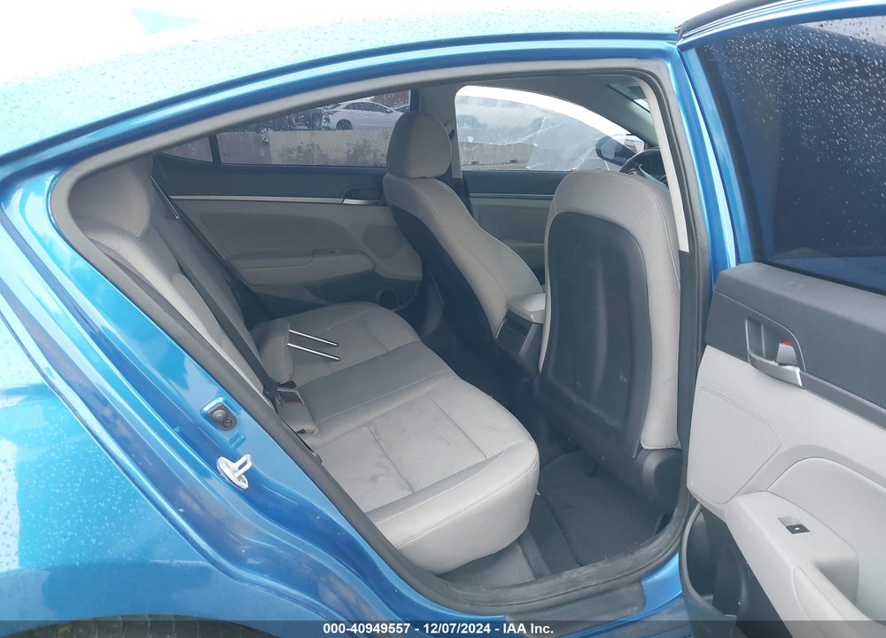 2017 HYUNDAI ELANTRA VIN: 5NPD84LF9HH007318
