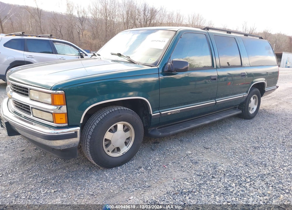 1996 CHEVROLET SUBURBAN C1500 VIN: 1GNEC16R9TJ397366