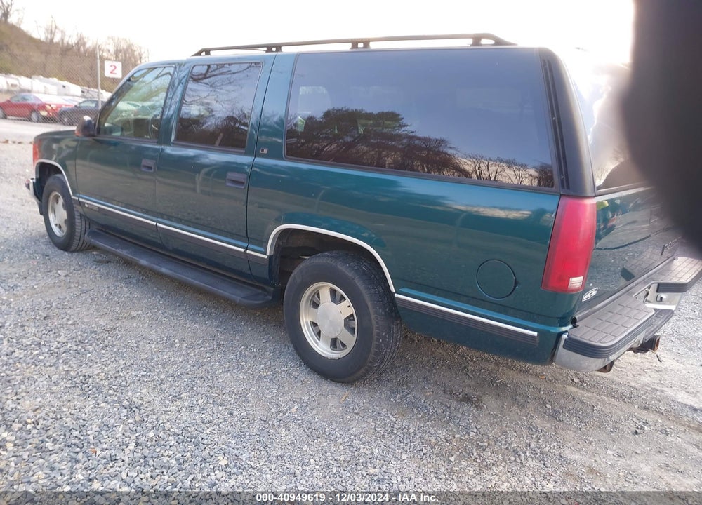 1996 CHEVROLET SUBURBAN C1500 VIN: 1GNEC16R9TJ397366