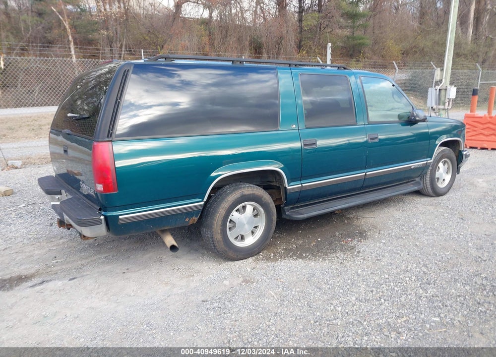 1996 CHEVROLET SUBURBAN C1500 VIN: 1GNEC16R9TJ397366
