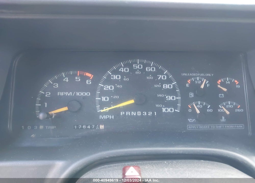 1996 CHEVROLET SUBURBAN C1500 VIN: 1GNEC16R9TJ397366