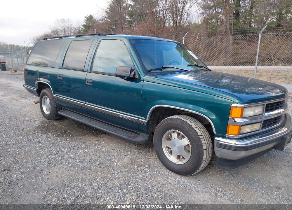 1996 CHEVROLET SUBURBAN C1500 VIN: 1GNEC16R9TJ397366