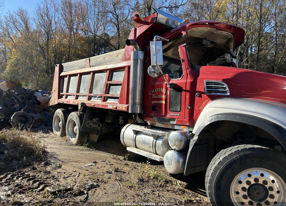 2007 MACK 700 CV700 VIN: 1M2AG11C67M056523