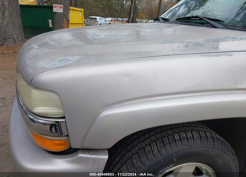 2004 CHEVROLET SUBURBAN 1500 LT VIN: 1GNEC16T24J315619