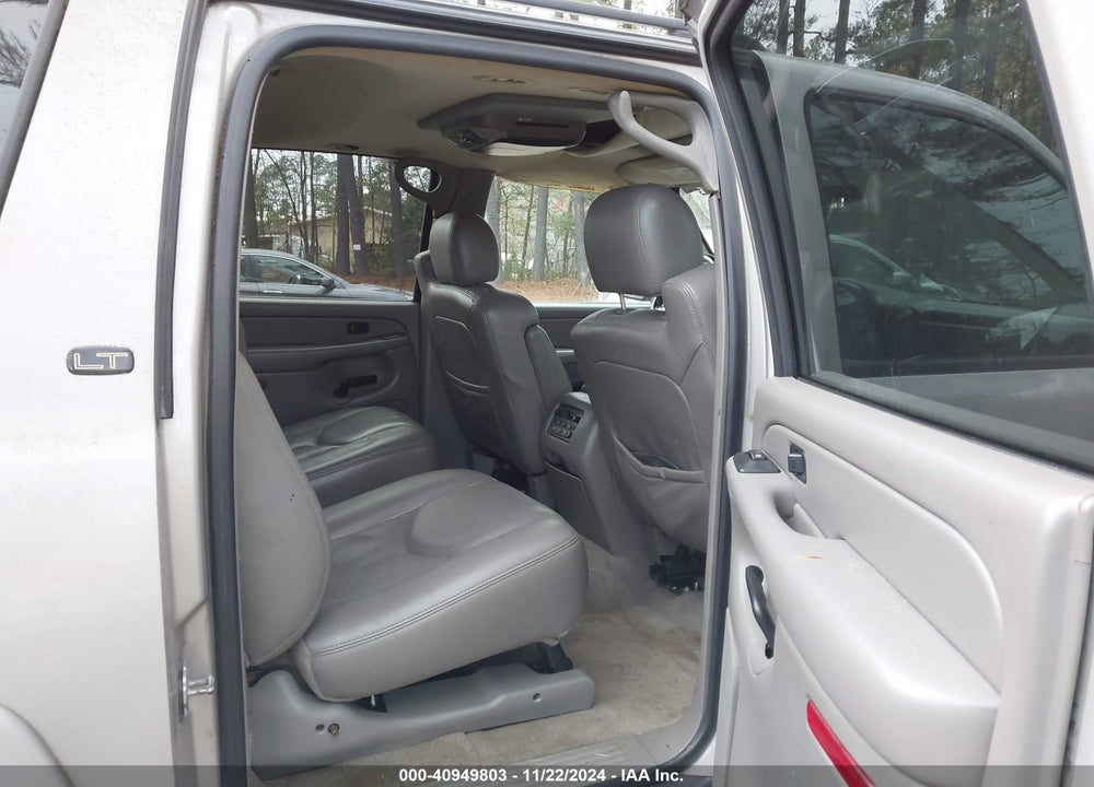 2004 CHEVROLET SUBURBAN 1500 LT VIN: 1GNEC16T24J315619