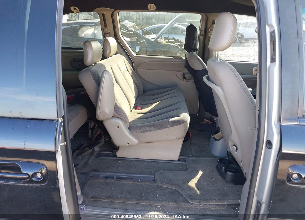 2001 CHRYSLER VOYAGER VIN: 1C8GJ25351B130127