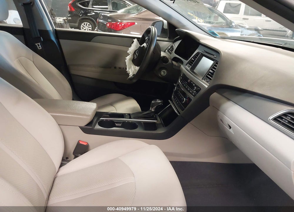 2017 HYUNDAI SONATA SE VIN: 5NPE24AFXHH547477