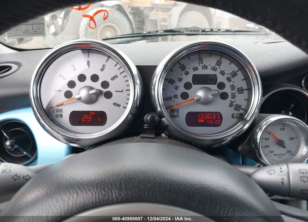 2005 MINI COOPER S VIN: WMWRE33445TD92639