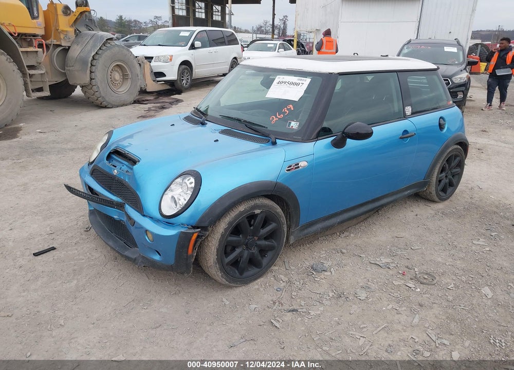 2005 MINI COOPER S VIN: WMWRE33445TD92639