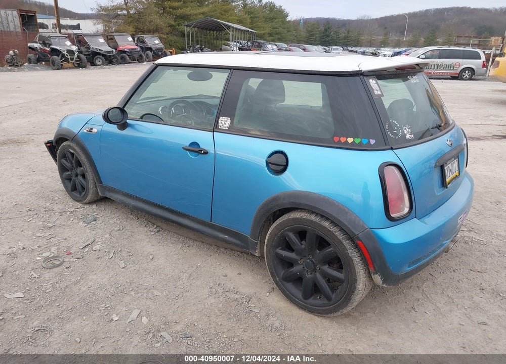 2005 MINI COOPER S VIN: WMWRE33445TD92639