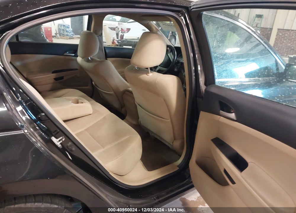 2011 HONDA ACCORD VIN: 1HGCP2F35BA057301