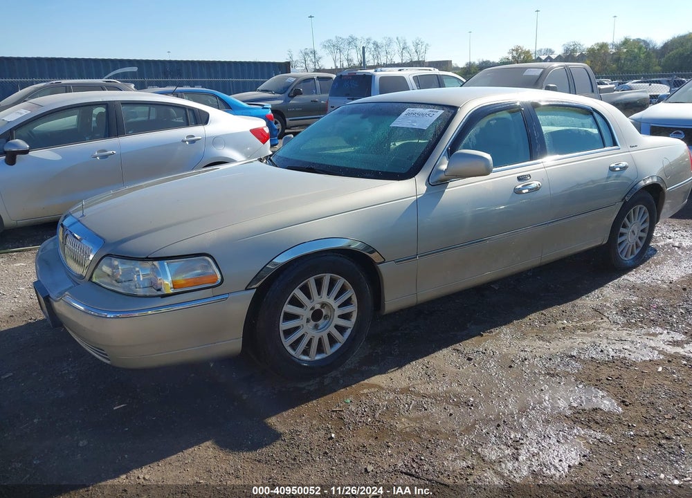2005 LINCOLN TOWN CAR SIGNATURE VIN: 1LNHM81W55Y629234
