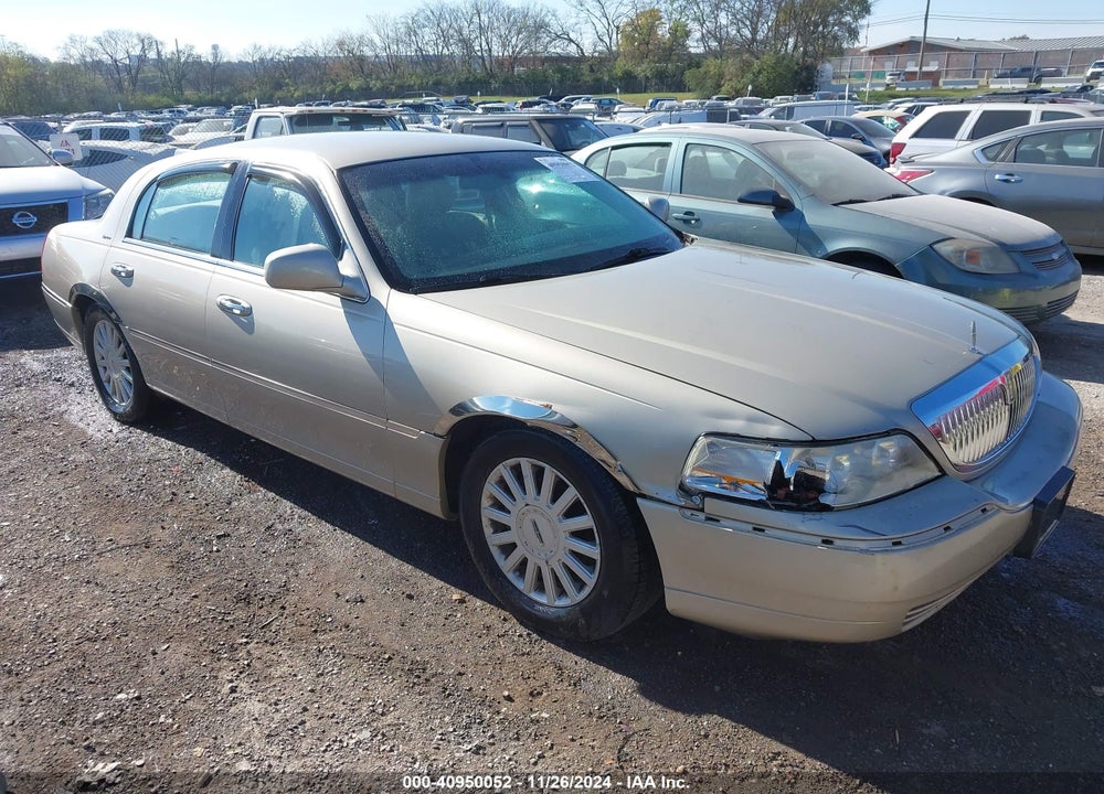 2005 LINCOLN TOWN CAR SIGNATURE VIN: 1LNHM81W55Y629234