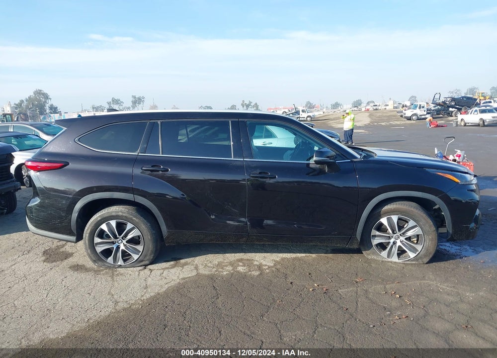 2022 TOYOTA HIGHLANDER HYBRID XLE VIN: 5TDHARAH6NS013817