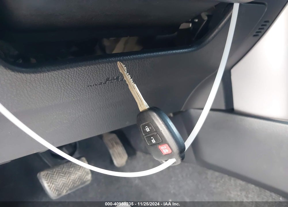 2016 TOYOTA RAV4 LE VIN: JTMZFREV9GJ078425
