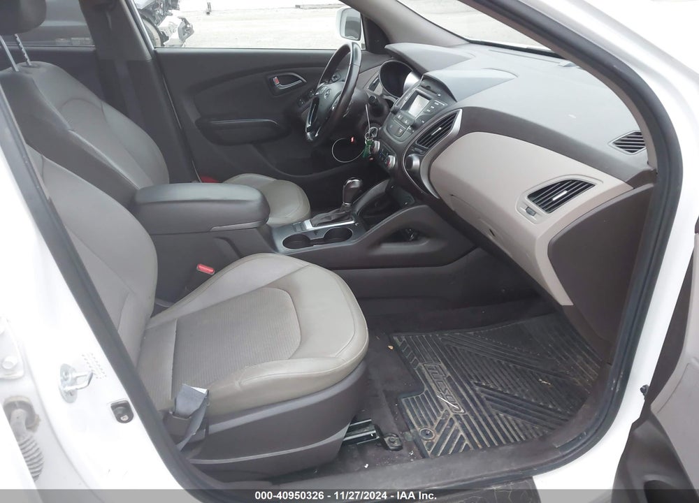 2015 HYUNDAI TUCSON SE VIN: KM8JUCAG1FU081464