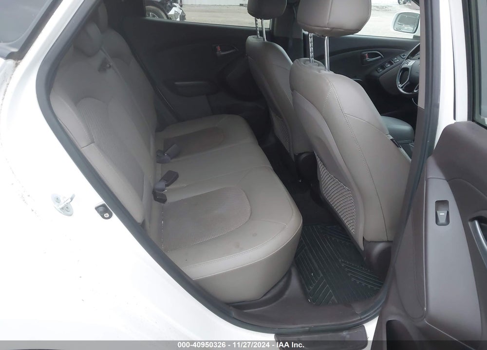2015 HYUNDAI TUCSON SE VIN: KM8JUCAG1FU081464
