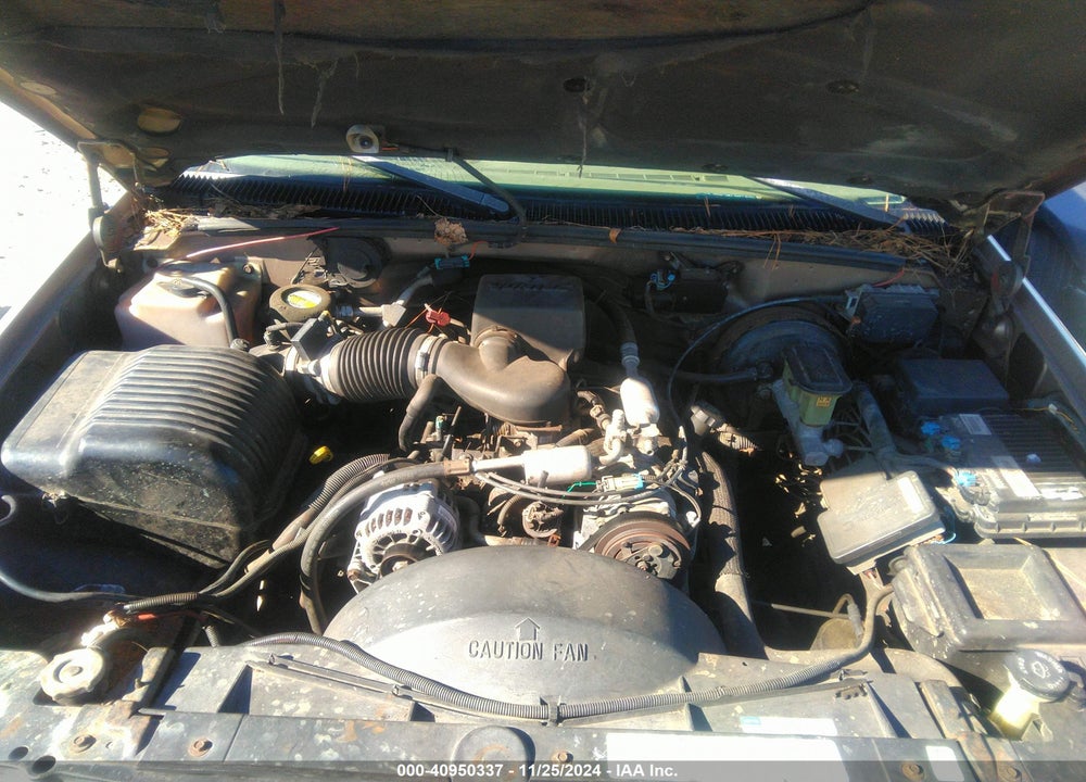 1996 GMC SUBURBAN K1500 VIN: 3GKFK16R8TG517521