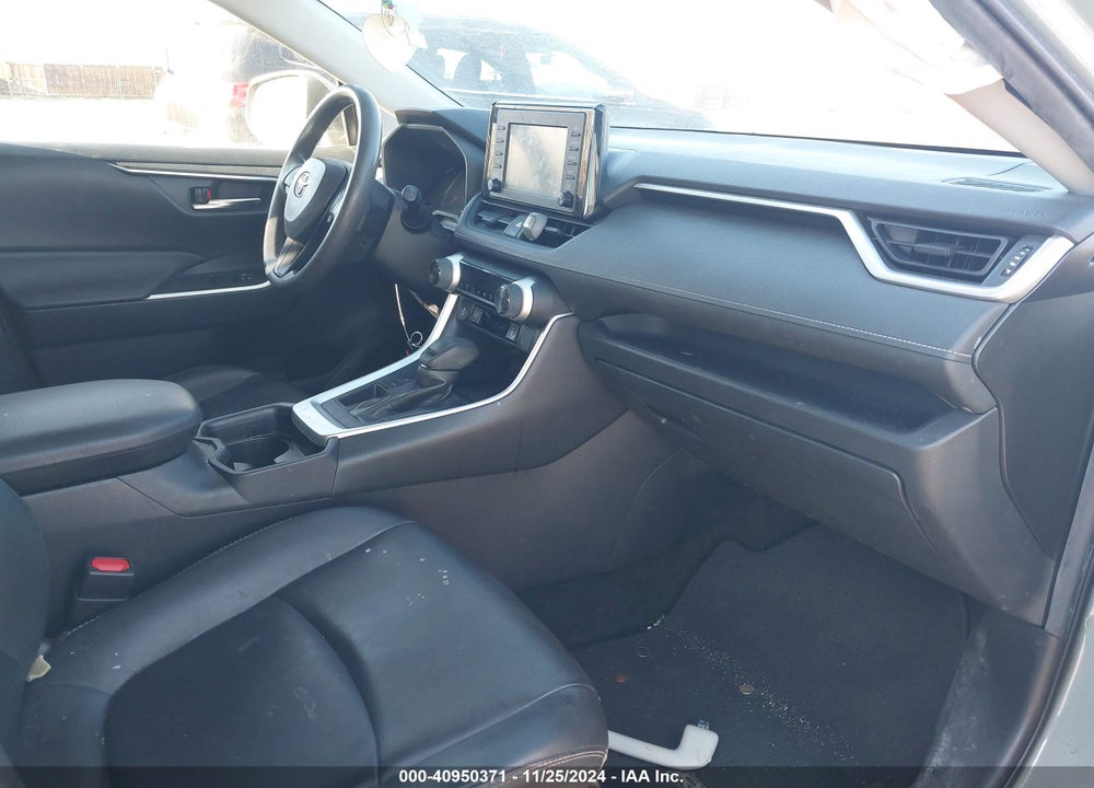 2019 TOYOTA RAV4 XLE VIN: JTMW1RFV6KD012809