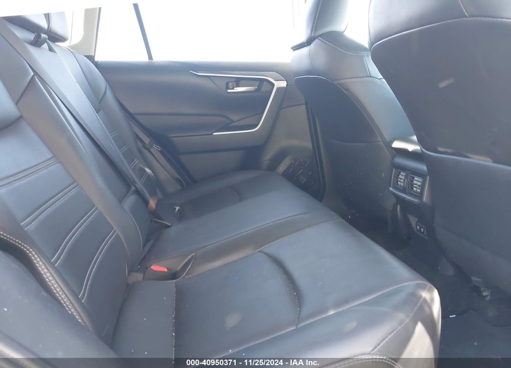 2019 TOYOTA RAV4 XLE VIN: JTMW1RFV6KD012809