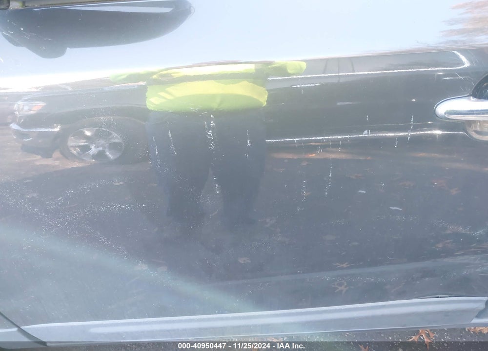 2011 KIA SORENTO LX VIN: 5XYKT3A1XBG114898