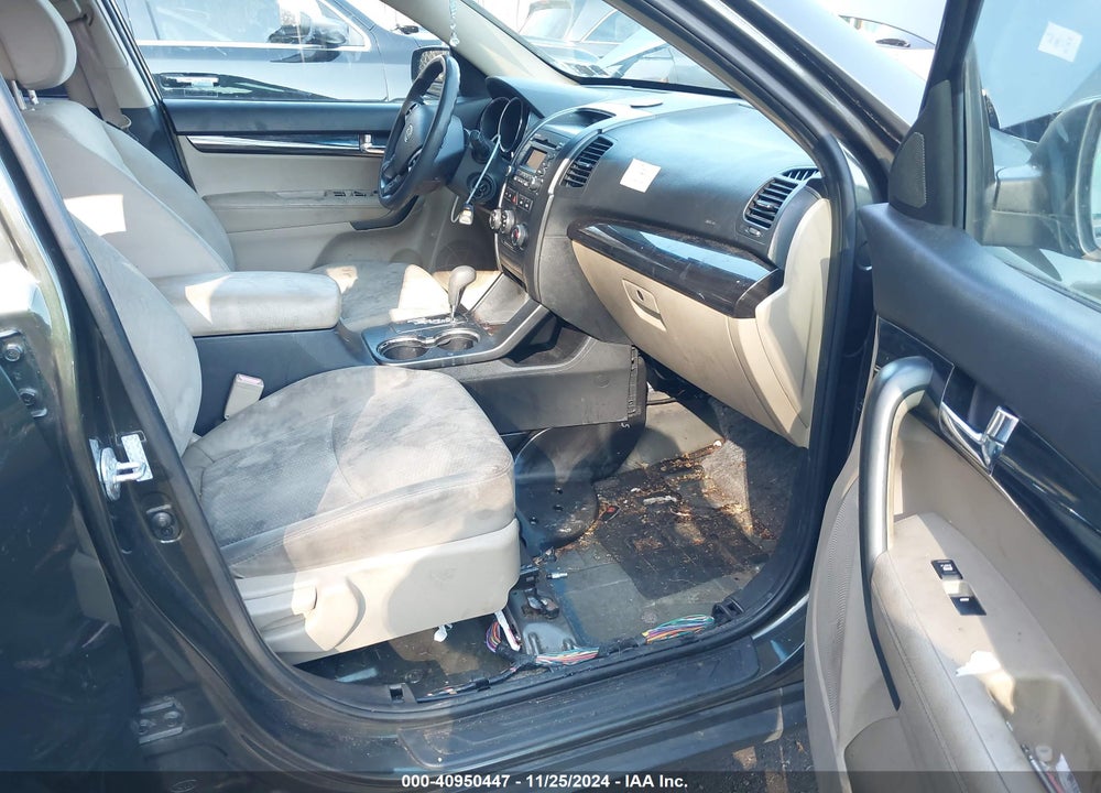 2011 KIA SORENTO LX VIN: 5XYKT3A1XBG114898