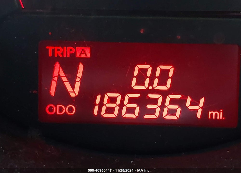 2011 KIA SORENTO LX VIN: 5XYKT3A1XBG114898