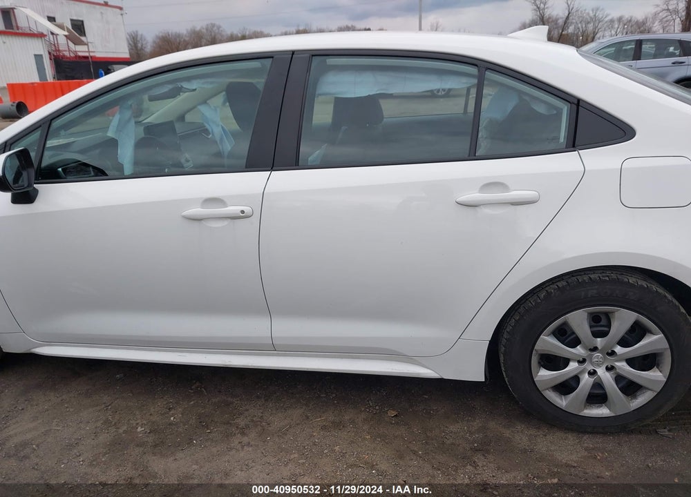 2022 TOYOTA COROLLA LE VIN: 5YFEPMAE6NP325820