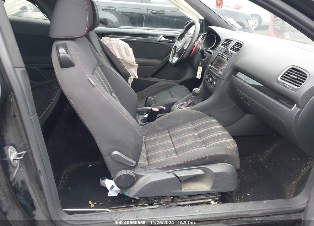 2013 VOLKSWAGEN GTI VIN: WVWFD7AJ8DW029053