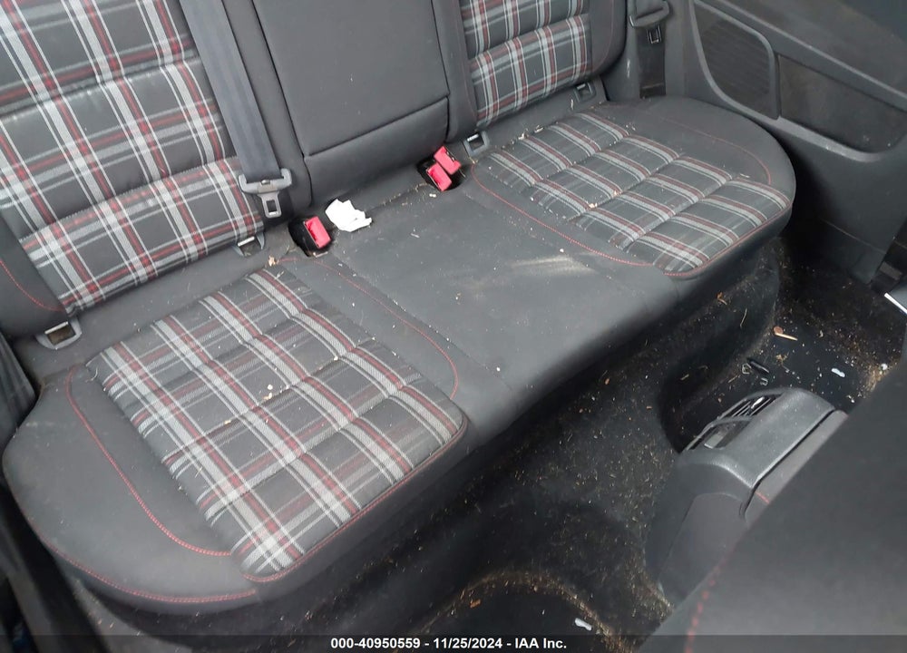2013 VOLKSWAGEN GTI VIN: WVWFD7AJ8DW029053