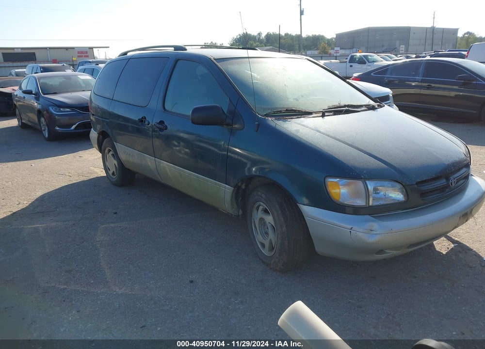 1998 TOYOTA SIENNA XLE VIN: 4T3ZF13C1WU089230