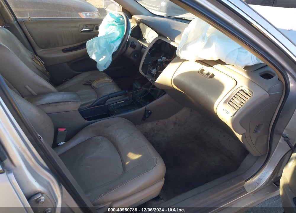 1999 HONDA ACCORD EX V6 VIN: 1HGCG1658XA033125
