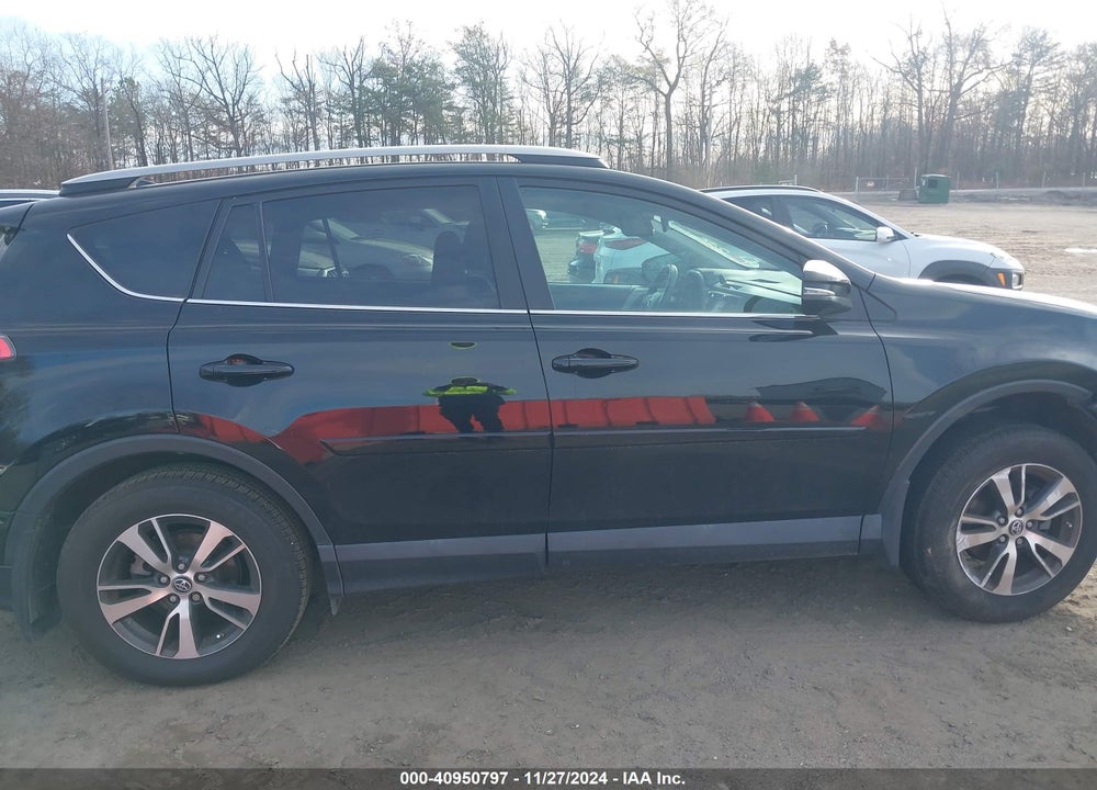 2018 TOYOTA RAV4 ADVENTURE/XLE VIN: 2T3RFREV1JW763012