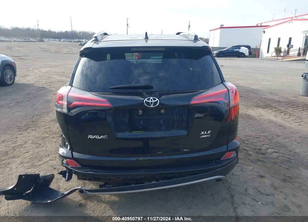 2018 TOYOTA RAV4 ADVENTURE/XLE VIN: 2T3RFREV1JW763012